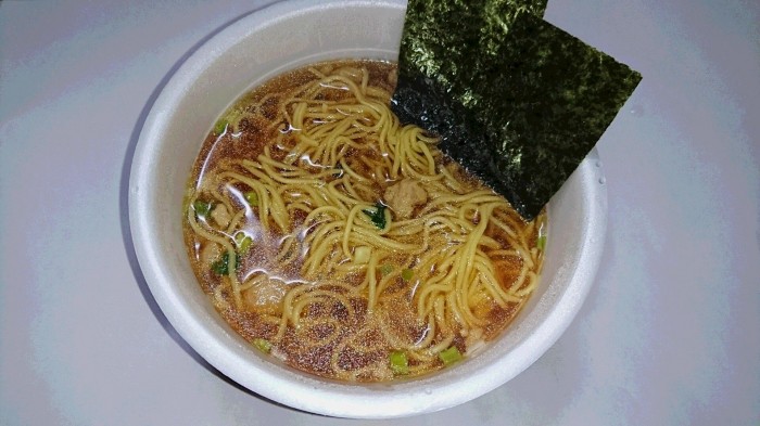 【コンビニ新商品・カップ麺】 日清 麺職人 香る鴨だし中華そば の巻の写真3