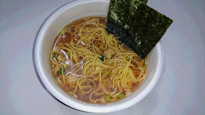 【コンビニ新商品・カップ麺】　日清　麺職人　香る鴨だし中華そば 　の巻の写真3