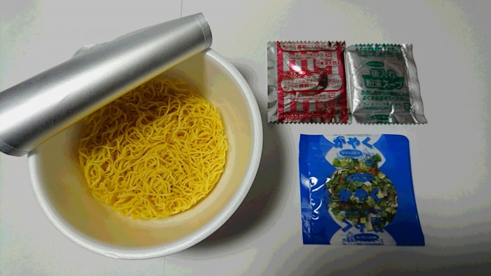 【コンビニ新商品・カップ麺】 エースコック 新王道の一杯 特製中華そば の巻の写真2