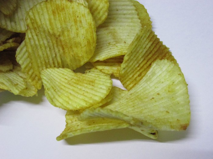 【コンビニ新商品・お菓子】 カルビー ポテリッチ 濃厚手作りカレー味 の巻の写真4