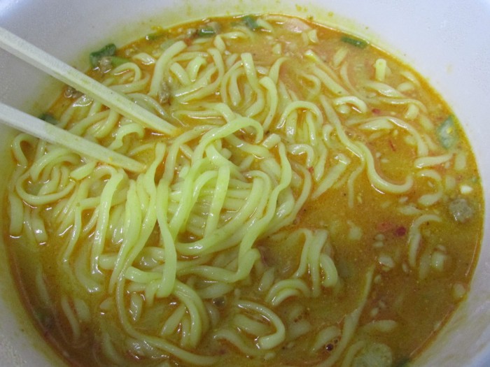 【コンビニ新商品・カップ麺】 マルちゃん 正麺カップ うま辛担々麺 の巻の写真4