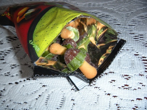 【コンビニ新商品・お菓子】明治 きのこの山 抹茶&ショコラ の巻の写真3