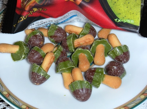 【コンビニ新商品・お菓子】明治 きのこの山 抹茶&ショコラ の巻の写真4