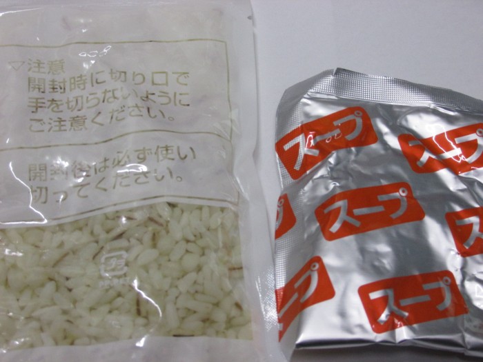 【コンビニ新商品・カップスープ】 丸美屋 スープdeごはん かに鍋風雑炊 の巻の写真3