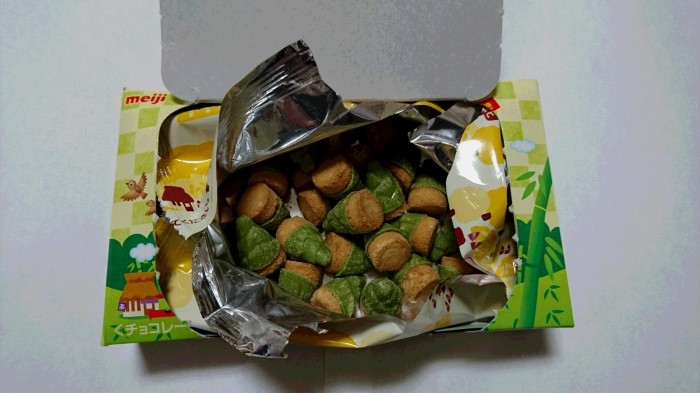 【コンビニ新商品・お菓子】 明治 たけのこの里 抹茶ミルク の巻の写真3