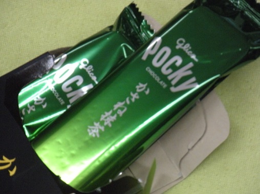 【コンビニ新商品・お菓子】 グリコ ポッキー かさね抹茶 の巻の写真3