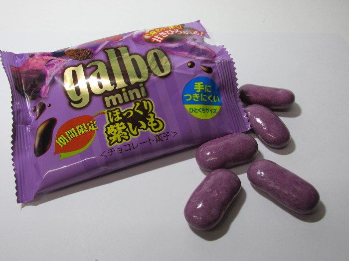 【コンビニ新商品・お菓子】 明治 ガルボ 紫いも の巻の写真2