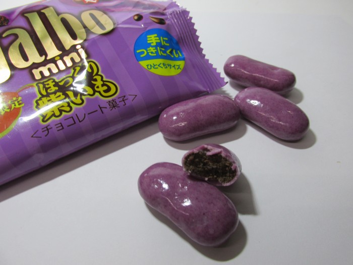 【コンビニ新商品・お菓子】 明治 ガルボ 紫いも の巻の写真3