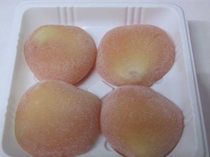 【コンビニ新用品・お菓子】 ブルボン もちもちショコラ ベリーフロマージュ の巻の写真4