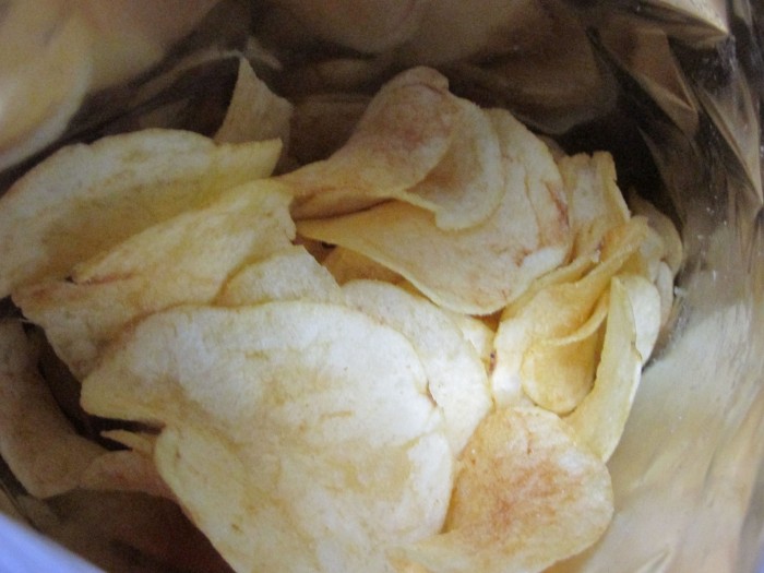 【コンビニ新商品・お菓子】 カルビー ポテトチップス ゆずこしょう味 の巻の写真4