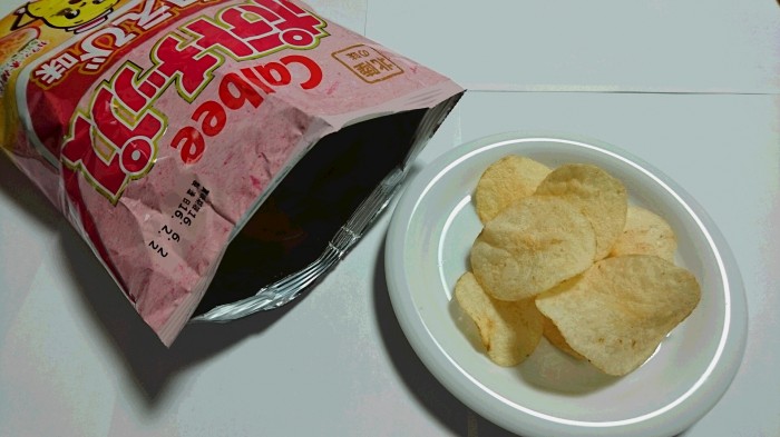 【コンビニ新商品・お菓子】 カルビー ポテトチップス 白えび味 の巻の写真4