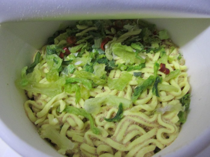 【コンビニ新商品・カップ麺】 エースコック EDGE 鬼シビ辛みそラーメンの写真3