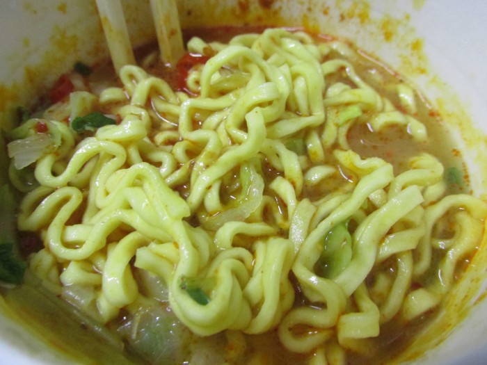 【コンビニ新商品・カップ麺】 エースコック EDGE 鬼シビ辛みそラーメンの写真5