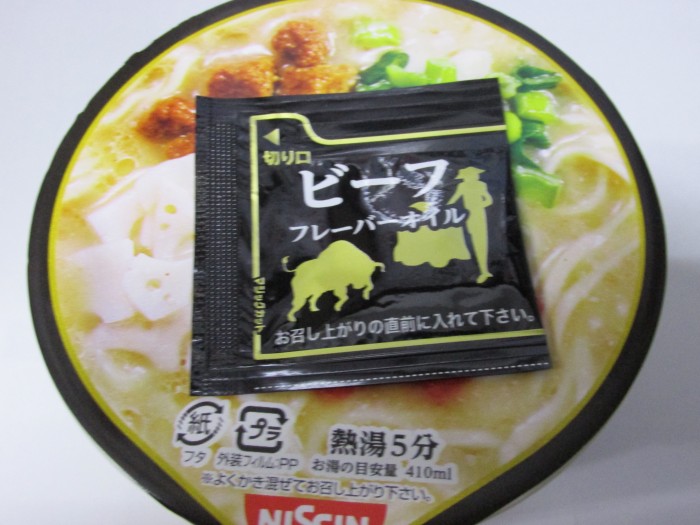 【コンビニ新商品・カップ麺】 日清 有名店 マタドール 濃厚味噌らぁ麺 の巻の写真3
