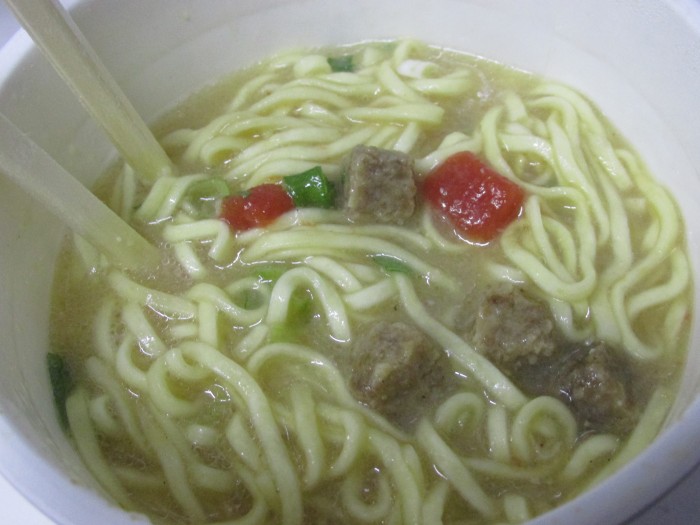 【コンビニ新商品・カップ麺】 日清 有名店 マタドール 濃厚味噌らぁ麺 の巻の写真5