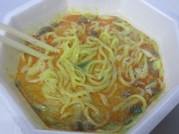【コンビニ新商品・カップ麺】 日清 ラ王 Selection 芝麻担々麺 の巻の写真5