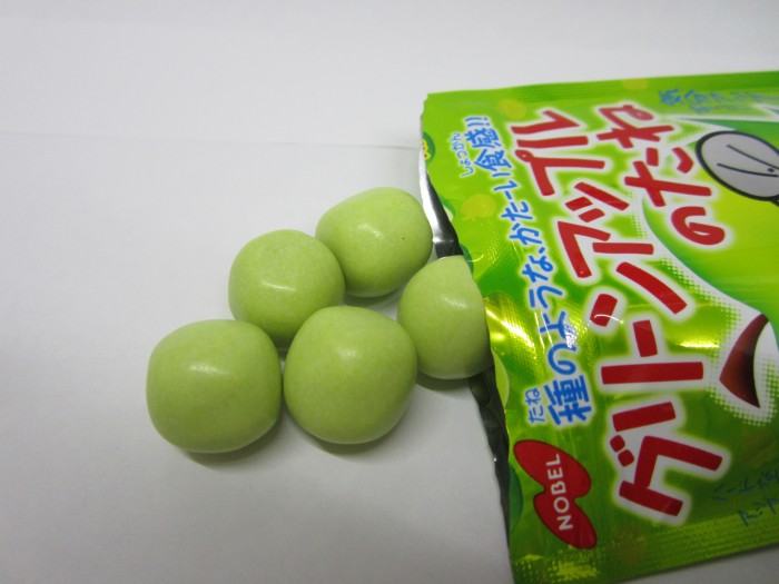 【コンビニ新商品・お菓子】 ノーベル グリーンアップルのたね の巻の写真4