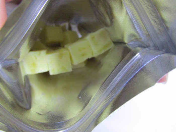 【コンビニ新商品・お菓子】 森永 角切り菓実グミ パイナップル の巻の写真4