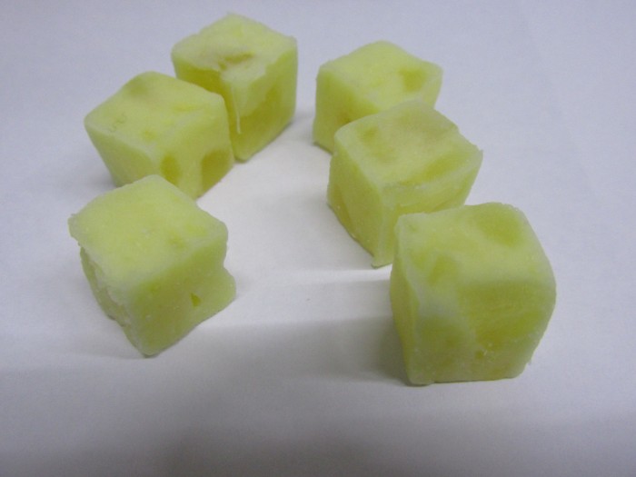 【コンビニ新商品・お菓子】 森永 角切り菓実グミ パイナップル の巻の写真5