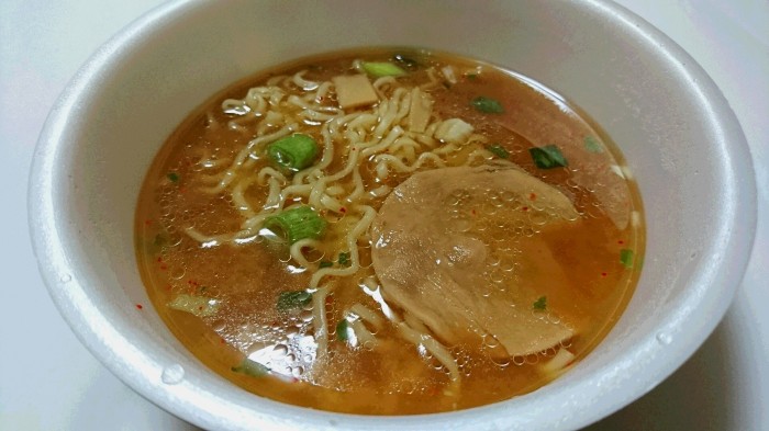 【コンビニ新商品・カップ麺】　マルちゃん　ジャンクストーリー　濃厚貝だし味噌　の巻の写真4