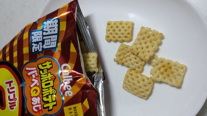 【コンビニ新商品・お菓子】 カルビー サッポロポテト バーべQあじ トリプル3 の巻の写真3