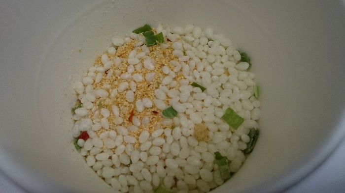 【コンビニ新商品・カップスープ】 永谷園 ぷにごはん坦々 の巻の写真4