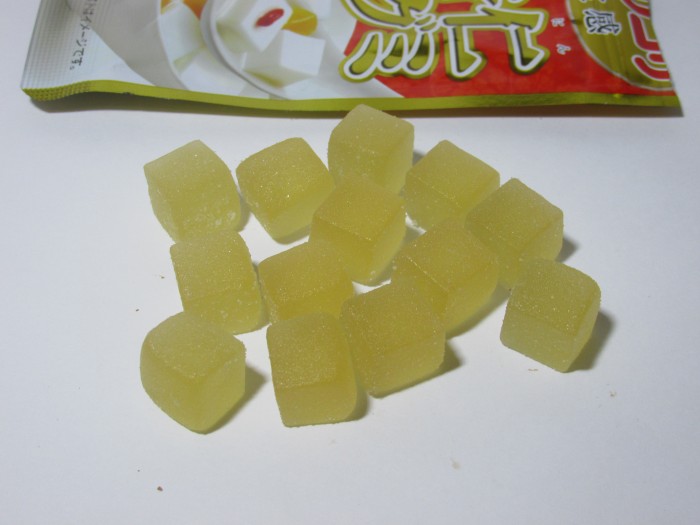 【コンビニ新商品・お菓子】 ライオン 贅沢杏仁グミ の巻の写真3