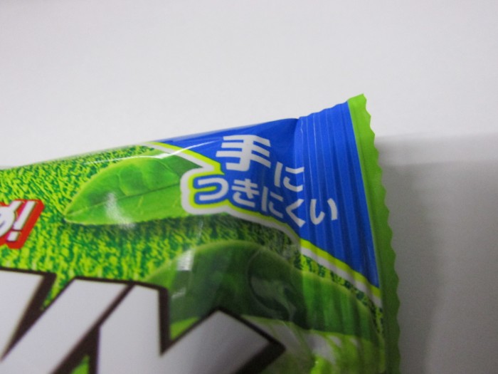 【コンビニ新商品・お菓子】 ロッテ クランキー 抹茶 小袋 の巻の写真3