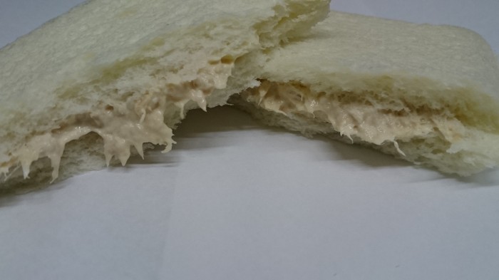【コンビニのパン】　ヤマザキ　ランチパック　たっぷりたまごたっぷりツナ　の巻の写真5