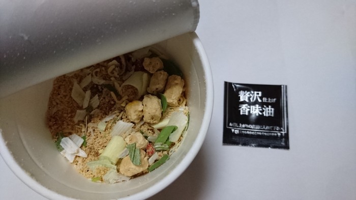 【コンビニ新商品・カップ麺】 日清 カップヌードル リッチ スッポンスープ の巻 の写真3