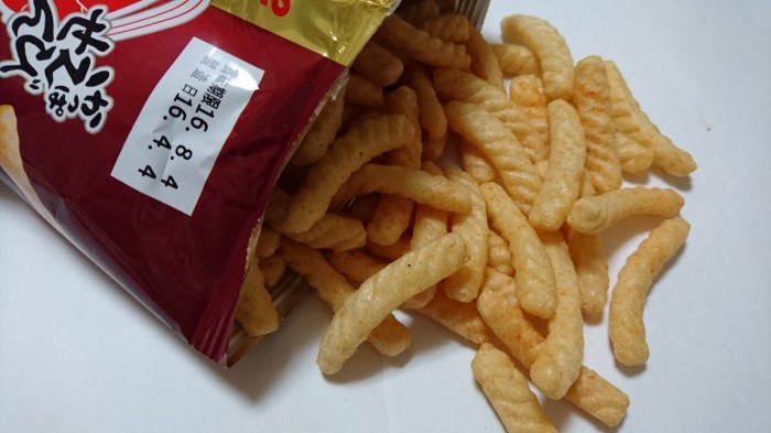 【コンビニ新商品・お菓子】 カルビー かっぱえびせん 麻辣味 の巻の写真4
