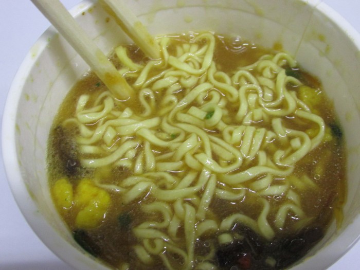 【コンビニ新商品・カップ麺】 日清 カップヌードル リッチ フカヒレスープ の巻の写真4