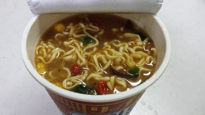 【コンビニ新商品・カップ麺】 日清 カップヌードル リッチ フカヒレスープ の巻の写真3