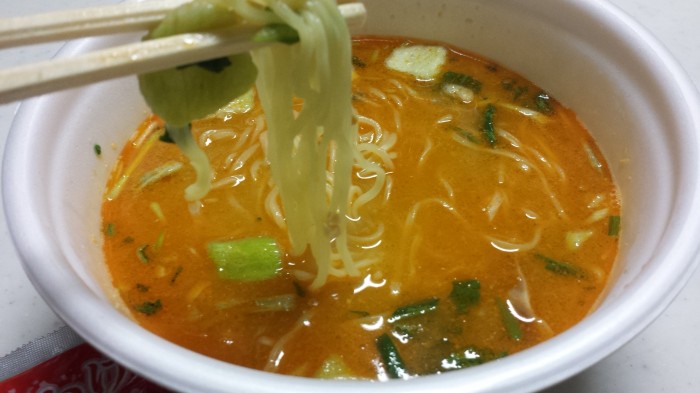 【コンビニ新商品・カップ麺】 ニュータッチ 日本橋小洞天 担々麺 の巻の写真3