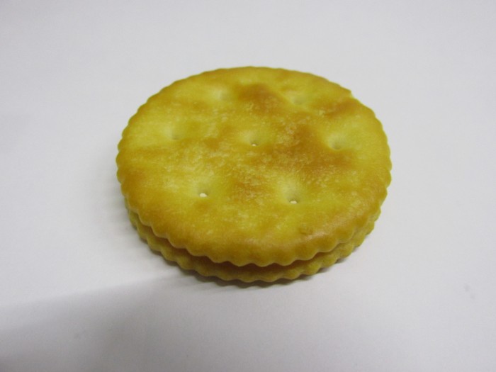 【コンビニ新商品・お菓子】　ナビスコ　リッツチーズ　たらこ＆クリームチーズ　の巻の写真4