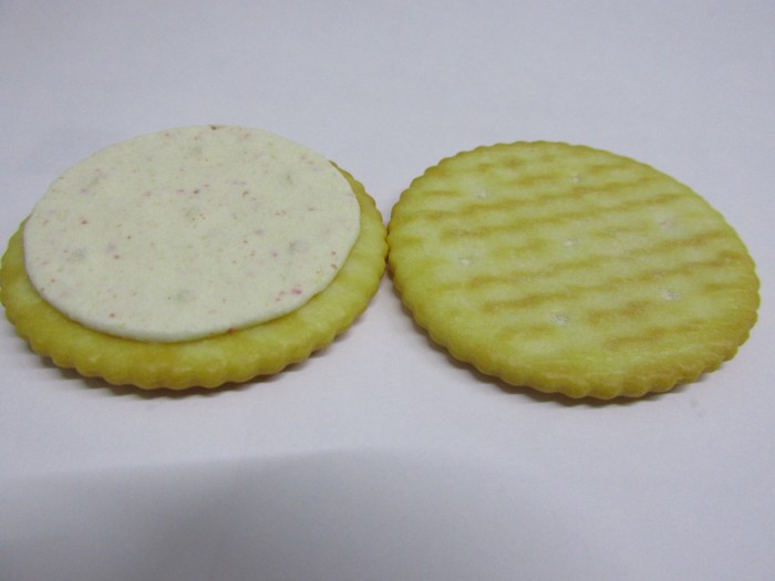 【コンビニ新商品・お菓子】　ナビスコ　リッツチーズ　たらこ＆クリームチーズ　の巻の写真5
