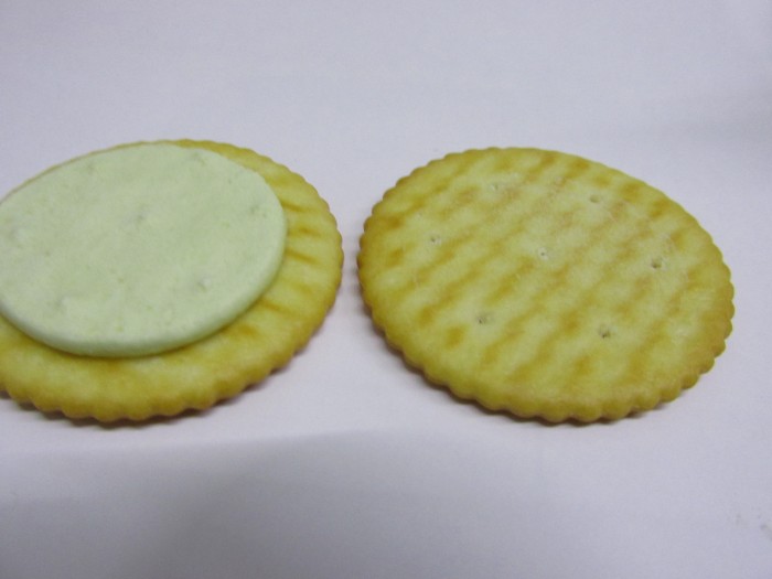 【コンビニ新商品・お菓子】 ナビスコ リッツチーズ わさび&チェダーチーズ の巻の写真5
