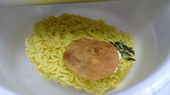 【コンビニ新商品・カップ麺】　寿がきや　伊勢志摩潮ラーメン　の巻の写真4