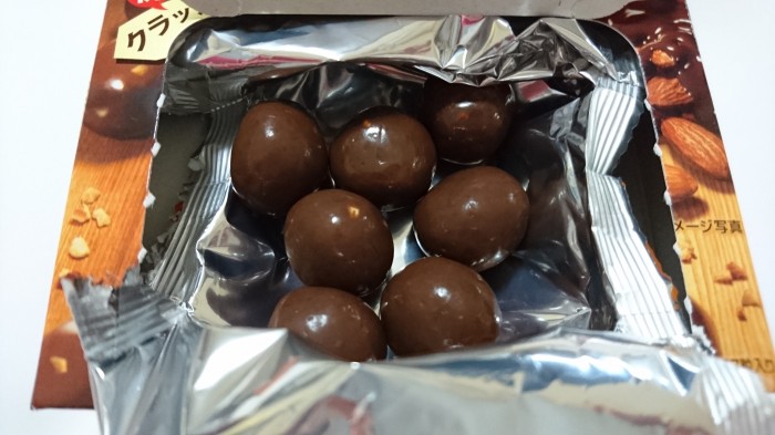 【コンビニ新商品・お菓子】 明治 ガルボボール ナッツ の巻の写真3