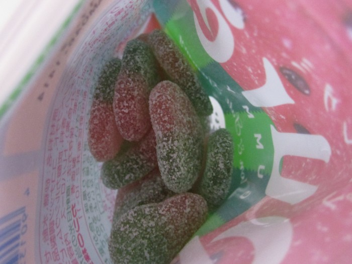 【コンビニ新商品・お菓子】 カンロ ピュレグミ スイカ&ソルト味 の巻の写真3