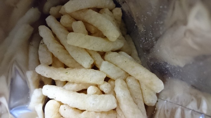 【コンビニ新商品・お菓子】 カルビー かっぱえびせん オトナわさび味 の巻の写真3