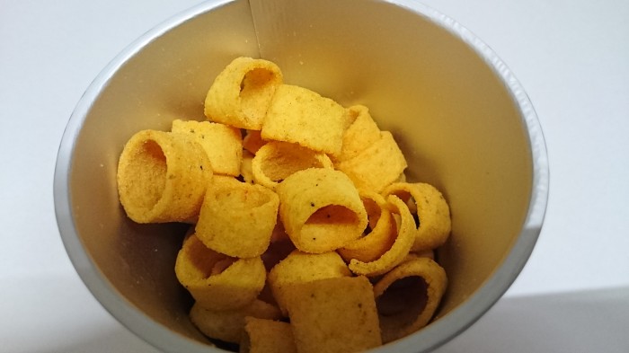 【コンビニ新商品・お菓子】 東ハト ブリトリオ チリサルサ味 の巻の写真3