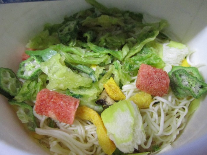 【コンビニ新商品・カップ麺】 日清 カップヌードル ライトプラス 旨だしそうめん の巻の写真3