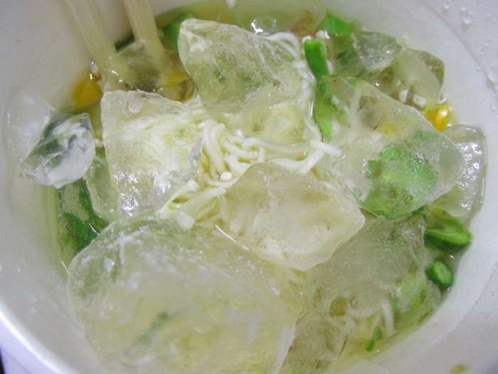 【コンビニ新商品・カップ麺】 日清 カップヌードル ライトプラス 旨だしそうめん の巻の写真4