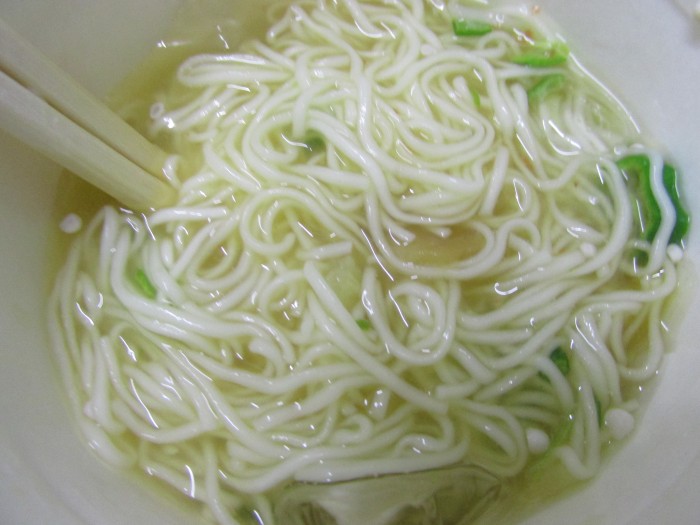 【コンビニ新商品・カップ麺】 日清 カップヌードル ライトプラス 旨だしそうめん の巻の写真5