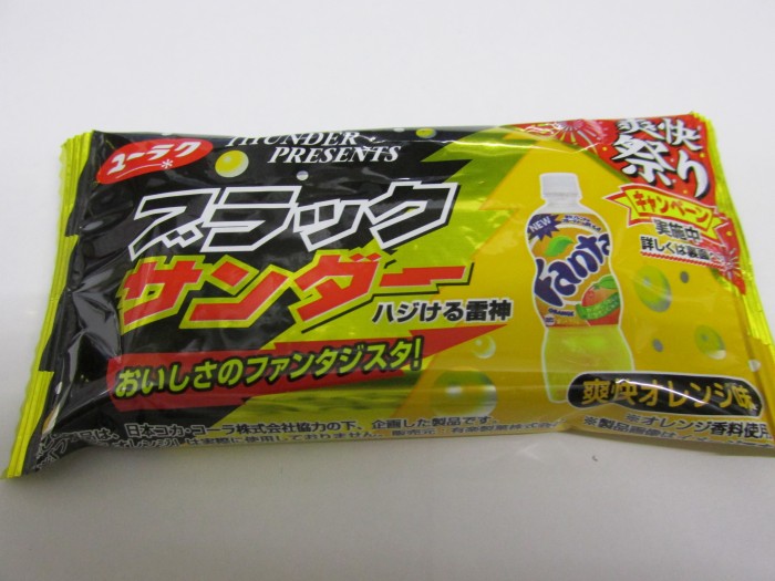 【コンビニ新商品・お菓子】　有楽　ブラックサンダー　ファンタオレンジ　の巻の写真2