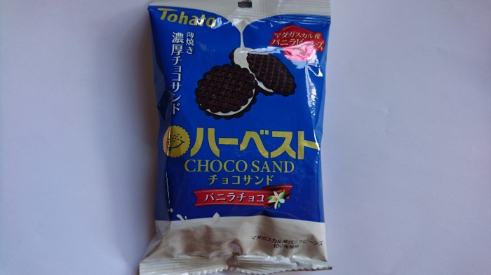 【コンビニ新商品・お菓子】　東ハト　ハーベスト  チョコサンド  バニラチョコ　の巻の写真2