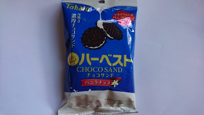 【コンビニ新商品・お菓子】 東ハト ハーベスト チョコサンド バニラチョコ の巻の写真2
