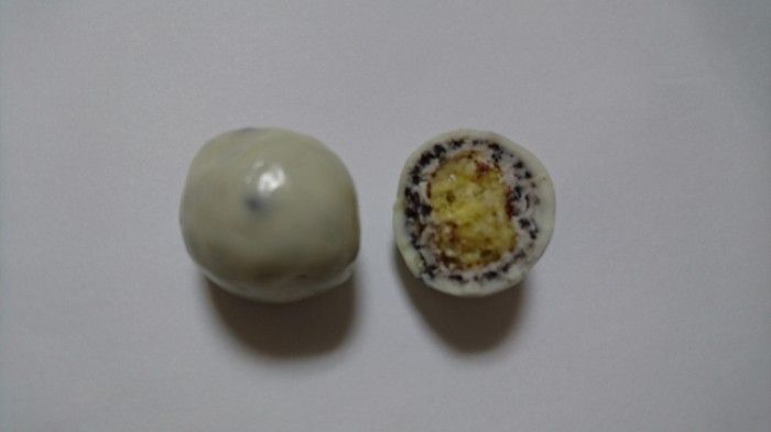 【コンビニ新商品・お菓子】 ロッテ ハーシーボール クッキー&ミルク の巻の写真4
