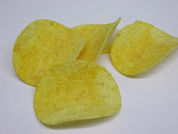 【コンビニ新商品・お菓子】 YBC チップスター L 博多明太子味 の巻の写真5